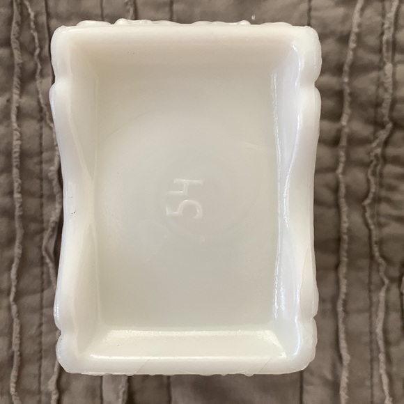 Milk glass - Picture 5 of 6